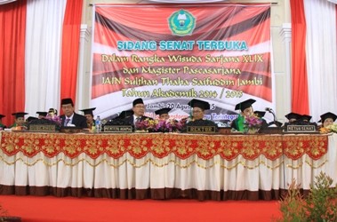 Rapat senat saat wisuda IAIN STS Jambi